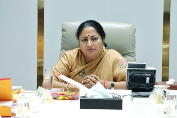 दिल्ली की मुख्यमंत्री रेखा गुप्ता ने वोकेशनल टीचर्स के वेतन में वृद्धि की घोषणा की
