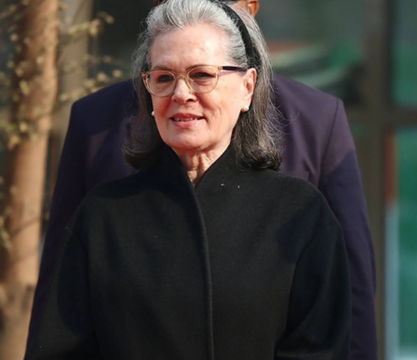 सोनिया गांधी के खिलाफ याचिका पर दिल्ली की अदालत करेगी सुनवाई
