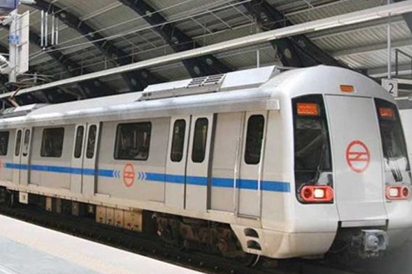 दिल्ली मेट्रो का किराया बढ़ा, यात्री नाराज