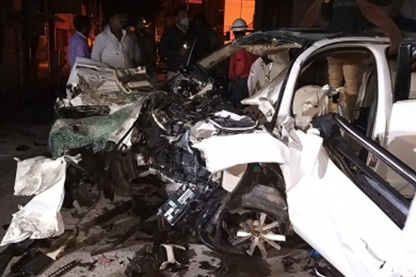कार हादसे में डीएमके विधायक के बेटे, समेत 7 लोगों की मौत