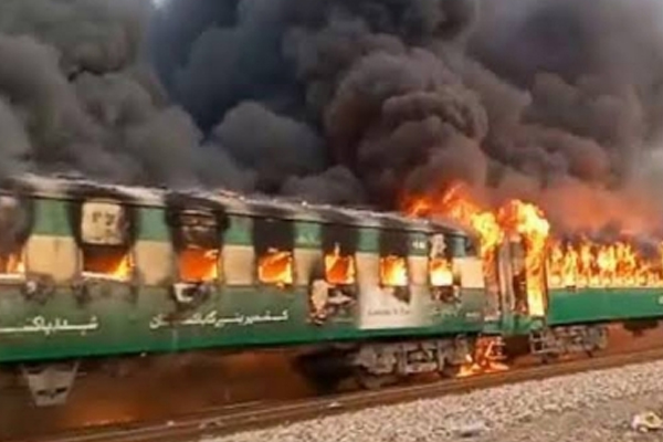 पाकिस्तान : ट्रेन में जले शवों की पहचान के लिए होगा डीएनए परीक्षण