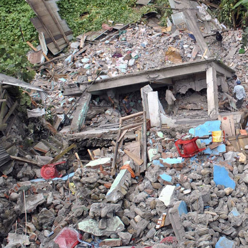 नेपाल में आज भी आया भूकंप, करने वालों की संख्या 4350 के पार