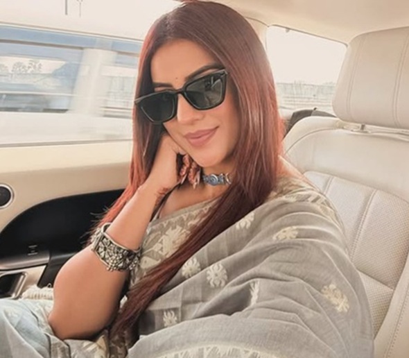 हर कलाकार अपनी हैसियत के अनुसार राजपाल यादव की मदद करे : अक्षरा सिंह
