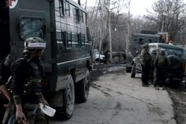 कश्मीर में घुसपैठ की कोशिश नाकाम, 4 आतंकी ढेर, 3 जवान शहीद