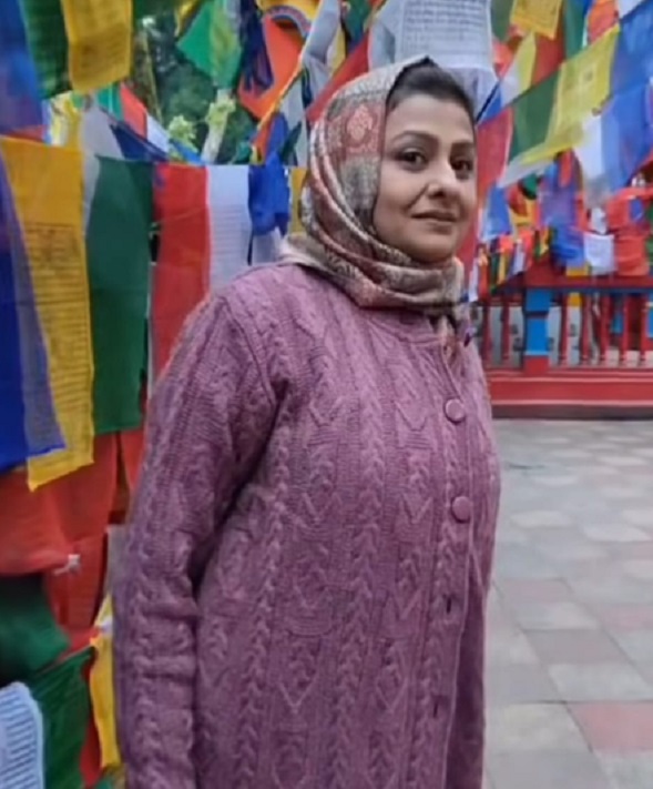 धुंध और घंटियों के बीच मिला सुकून, जया भट्टाचार्य ने किए दार्जिलिंग के महाकाल मंदिर के दर्शन