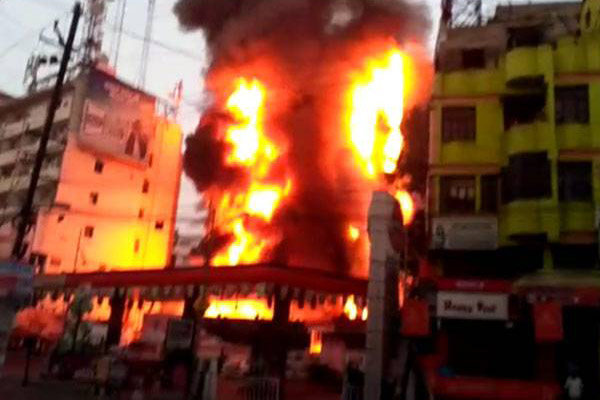 पटना के मॉल में लगी आग, करोडों के नुकसान की आशंका