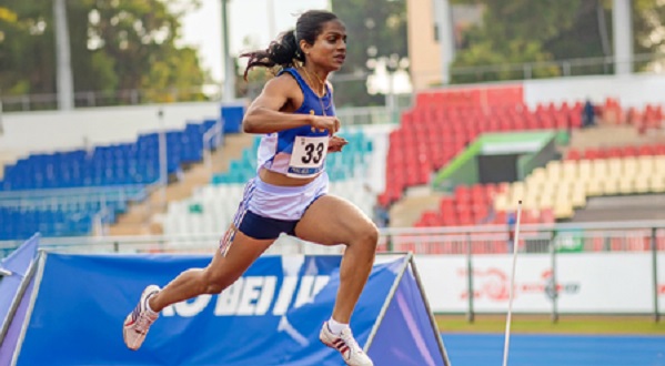 सड़कों पर नंगे पांव दौड़ने से लेकर ओलंपिक तक का सफर, साहस की मिसाल हैं दुती चंद