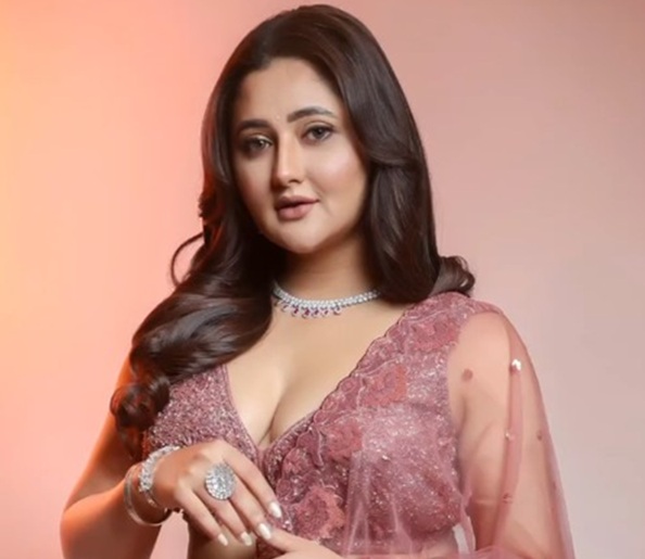 शिवानी से दिव्या और फिर रश्मि देसाई तक, अभिनेत्री ने पहचान पाने के लिए बदले कई नाम
