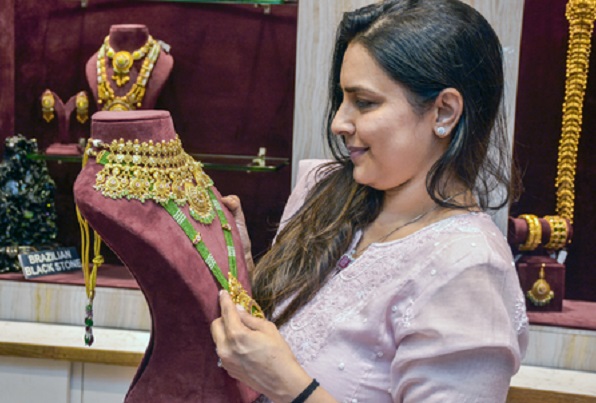 अमेरिका में महंगाई के नरम आंकड़ों के बाद सोने और चांदी ने छुआ आसमान, बनाया नया रिकॉर्ड