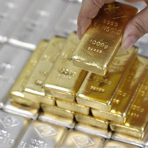 सोना हुआ 29,750 रूपये प्रति दस ग्राम, चांदी फिसली