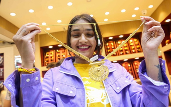 सोने-चांदी खरीदारों के लिए खुशखबरी, कीमतों में आई बड़ी गिरावट 
