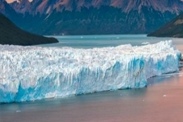 ग्रीनलैंड के ग्लेशियर 20वीं शताब्दी की तुलना में तीन गुना तेजी से पिघल रहे हैं