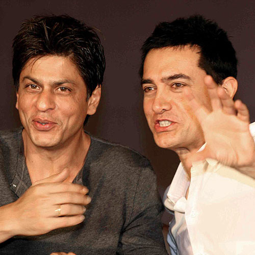 शाहरूख की नजर में आमिर खान हाफ एक्टर