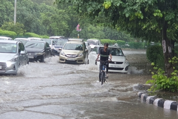 दिल्ली-एनसीआर में भारी बारिश, मौसम विभाग ने जारी किया ऑरेंज अलर्ट
