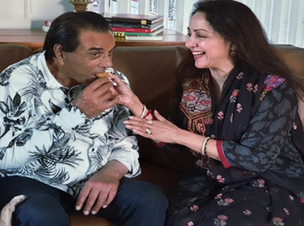 धर्मेंद्र को मरणोपरांत पद्म विभूषण मिलने से खुशी से गदगद हुईं हेमा मालिनी
