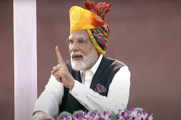 भ्रष्टाचार, परिवारवाद व तुष्टिकरण के खिलाफ लड़ाई के लिए आशीर्वाद मांगने आया हूं : पीएम मोदी
