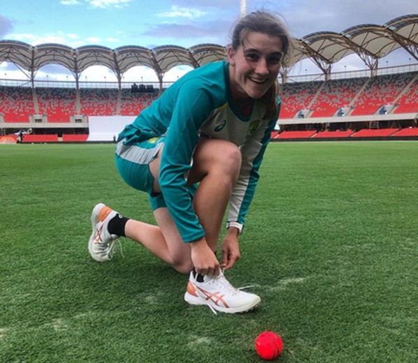 आईसीसी रैंकिंग: दीप्ति को पछाड़कर सदरलैंड बनीं टी20 फॉर्मेट की नंबर-1 महिला गेंदबाज 
