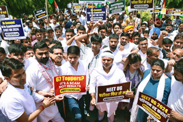 नीट पेपर लीक मामले में आरोपियों ने कबूला, एक दिन पहले मिल गया था प्रश्न पत्र