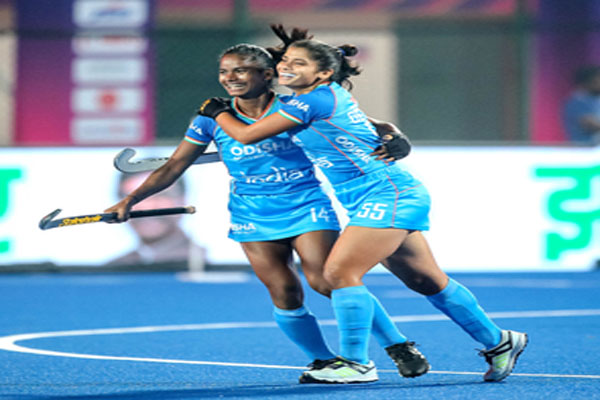 भारतीय महिला हॉकी टीम ने आयरलैंड पर 2-1 से जीत हासिल की