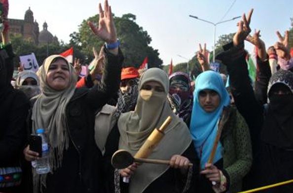 पाकिस्तान में महंगाई तेज: पेट्रोल-डीजल और खाद्य पदार्थों की कीमतों में भारी उछाल
