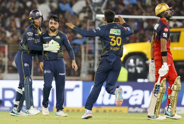 आईपीएल 2026 : आरसीबी का मिडिल ऑर्डर फ्लॉप, जीटी को जीत के लिए 156 रन का टारगेट
