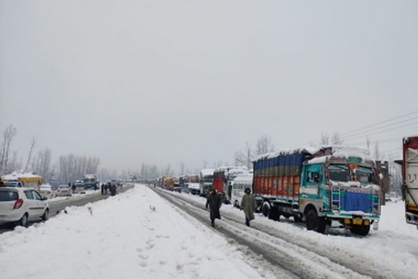 जम्मू-श्रीनगर हाईवे यातायात के लिए खुला