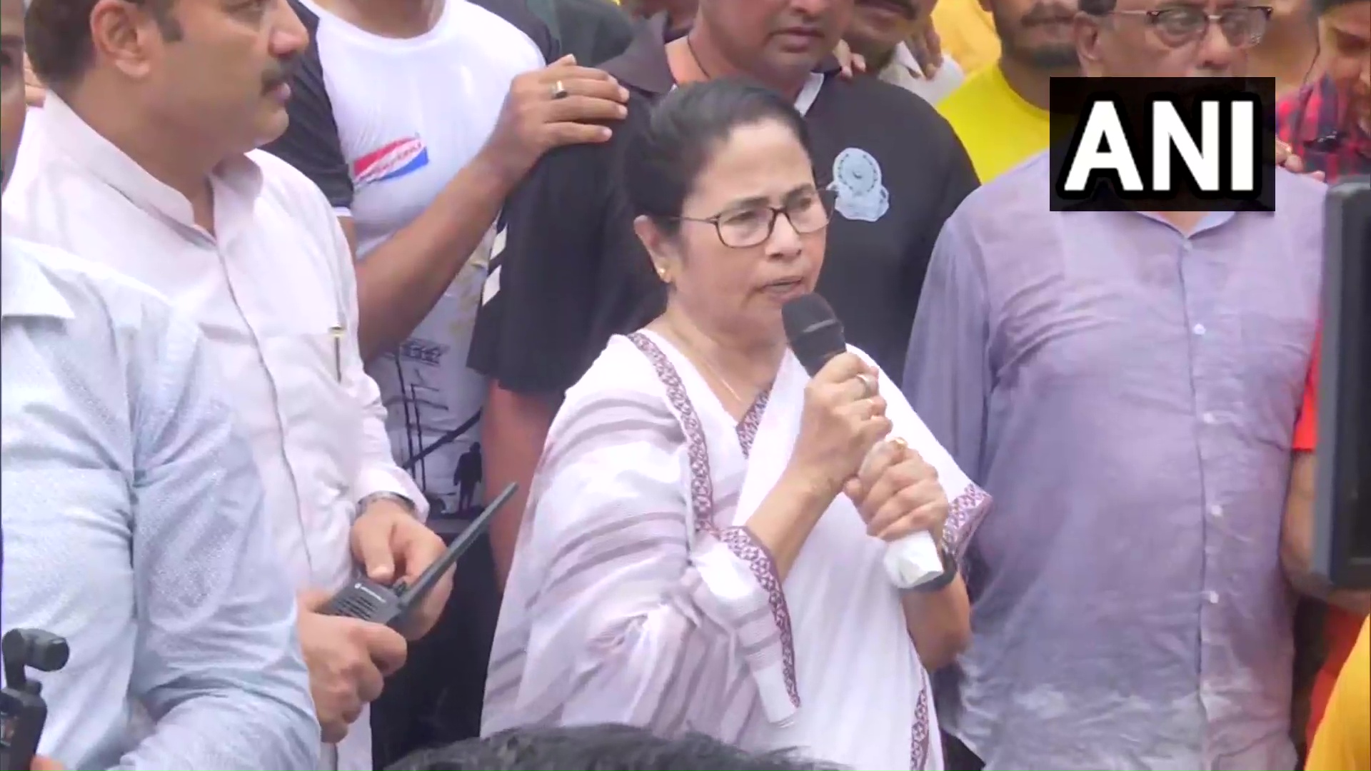 कोलकाता: पहलवानों के समर्थन में ममता बनर्जी ने हाजरा मोड़ से रवींद्र सदन तक निकाली रैली 