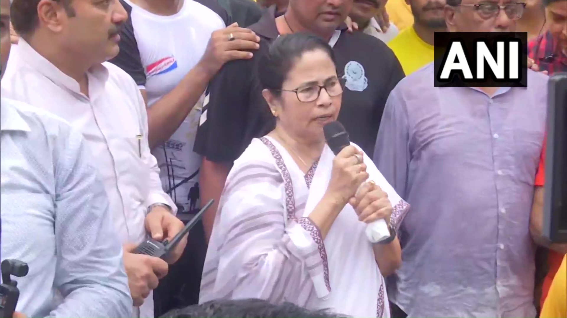 कोलकाता: पहलवानों के समर्थन में ममता बनर्जी ने हाजरा मोड़ से रवींद्र सदन तक निकाली रैली