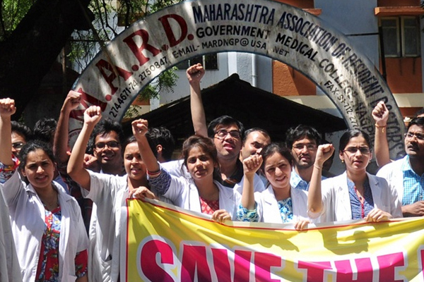 महाराष्ट्र :कोर्ट की फटकार के बावजूद डॉक्टरों का आंदोलन जारी