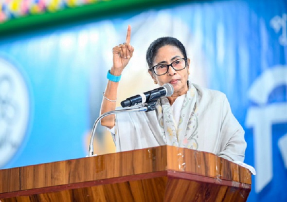 टीएमसी सांसदों की हिरासत पर भड़कीं ममता बनर्जी, कहा-यह लोकतंत्र है, भाजपा की निजी संपत्ति नहीं