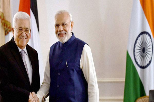 दिल्ली के हैदराबाद हाउस में मोदी की फिलिस्तीन के राष्ट्रपति से मुलाकात
