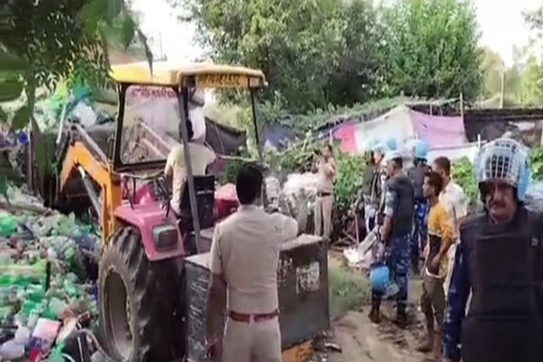 नूंह हिंसा में शामिल संदिग्धों की 200 से अधिक झुग्गियां ध्वस्त