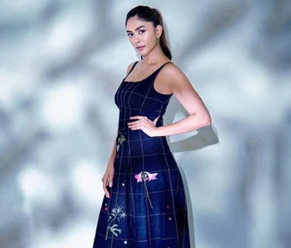 दो दीवाने सहर में के निर्देशक से लिफ्ट में मिली थीं मृणाल ठाकुर, अभिनेत्री ने बताया पूरा किस्सा&nbsp;