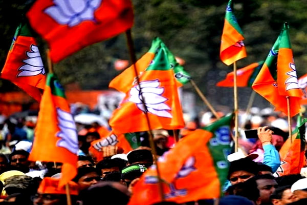 गांधी उपनाम के सहारे नेहरू-गांधी परिवार ने चलाई अपनी राजनीतिक दुकान : भाजपा