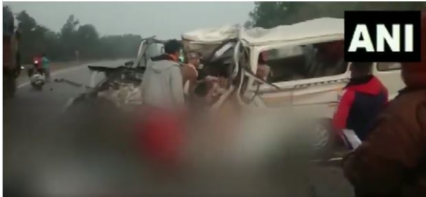 ओडिशा: घाटगांव के पास एक सड़क हादसे में 8 लोगों की मौत 12 लोग घायल