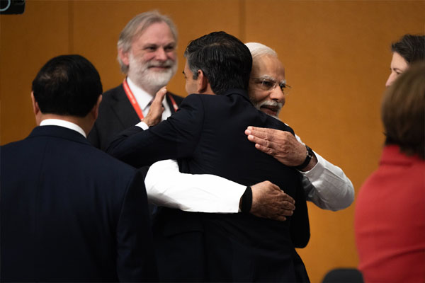 PM मोदी हिरोशिमा में अमेरिकी राष्ट्रपति जो बाइडेन व ऋषि सुनक से गले मिले 