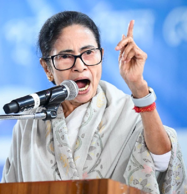 Politics: सीएम ममता ने ईडी की छापेमारी को लेकर दो पुलिस थानों में दर्ज कराई शिकायत