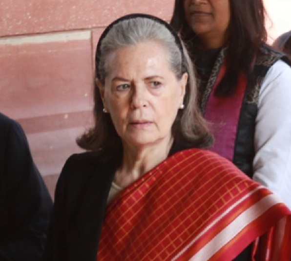 पॉलिटिक्स : वोटर लिस्ट विवाद में सोनिया गांधी की याचिका पर सुनवाई स्थगित, 7 फरवरी को अगली सुनवाई