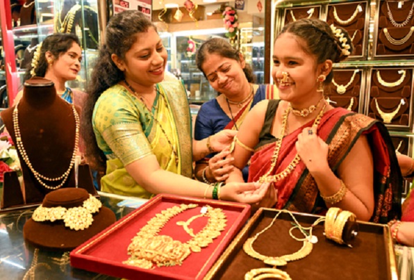 सकारात्मक वैश्विक संकेतों से कीमती धातुओं को मिला सपोर्ट, सोने-चांदी में करीब 1.5 प्रतिशत तक की बढ़त