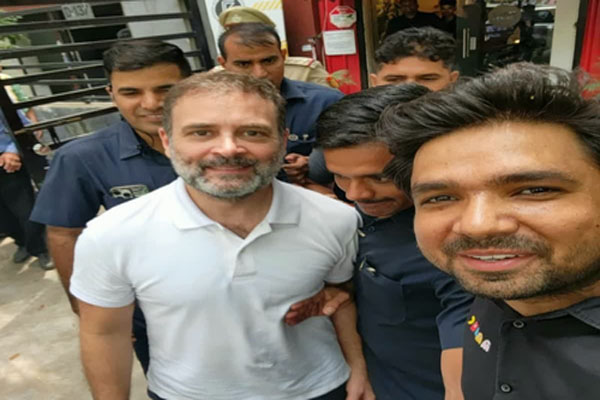 राहुल गांधी ने दिल्ली के औद्योगिक क्षेत्र का दौरा कर लोगों को चौंकाया