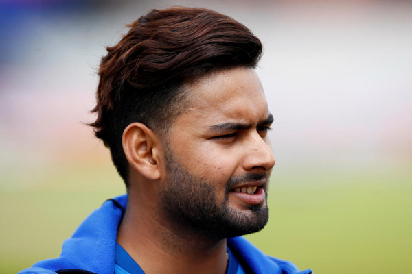 भारतीय टीम के बल्लेबाज ऋषभ पंत कोरोना पॉजिटिव
