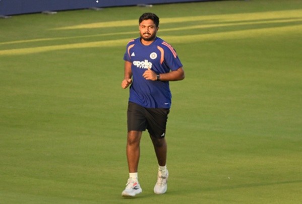 संजू सैमसन लाइन तोड़कर केएल राहुल से मिलने पहुंचे, दोनों के बीच दिखा भाईचारा 
