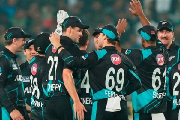 सेंटनर के शानदार स्पिन प्रदर्शन से न्यूजीलैंड ने भारत को 21 रन से हराया