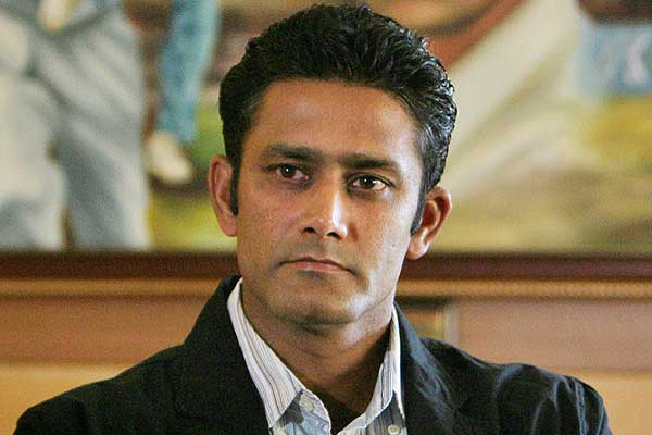 चयनकर्ताओं को धोनी के भविष्य पर चर्चा करना चाहिए : कुंबले