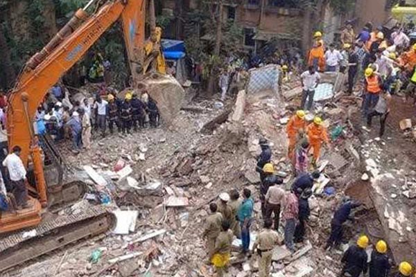 मुंबई में इमारत के ढही, 7 की मौत