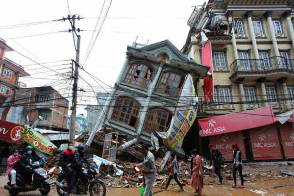 नेपाल में भूकंप से कम से कम 132 लोगों की मौत, दिल्ली-एनसीआर तक महसूस किए गए झटके