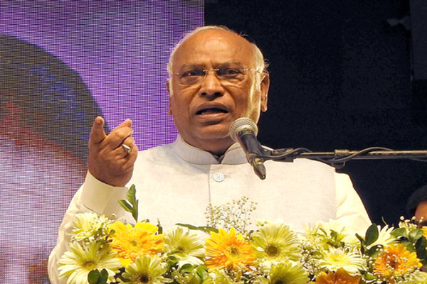 मुजफ्फरनगर में छात्र की पिटाई भाजपा-आरएसएस की नफरत भरी राजनीति का परिणाम: खड़गे