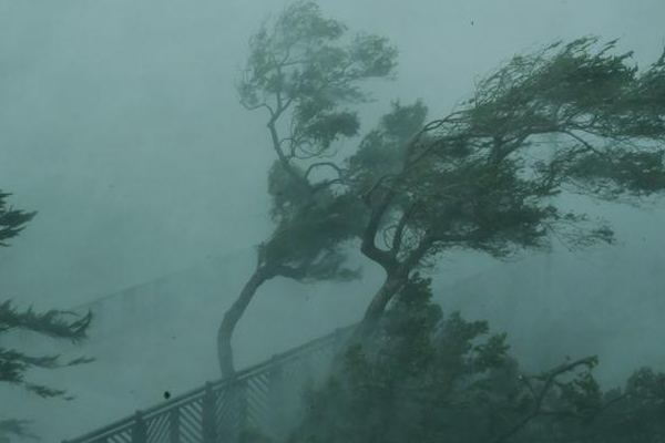 तूफान ‘मैंगखुट’ ने चीन मेंं दस्तक दी