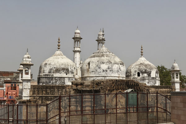 ज्ञानवापी परिसर में दूसरे दिन भी सर्वेक्षण जारी,मुस्लिम पक्ष सर्वे में शामिल