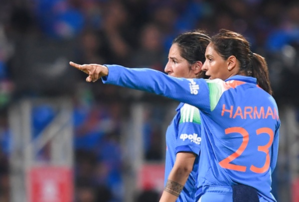 श्रीलंका के खिलाफ इस जीत का श्रेय गेंदबाजों को जाता है : हरमनप्रीत कौर
